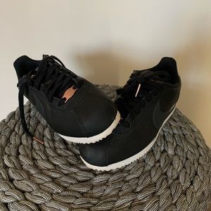 Nike Cortez Sneaker Black & Rose Gold 7.5